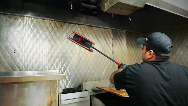 Nettoyage expert de hottes de cuisine professionnelles